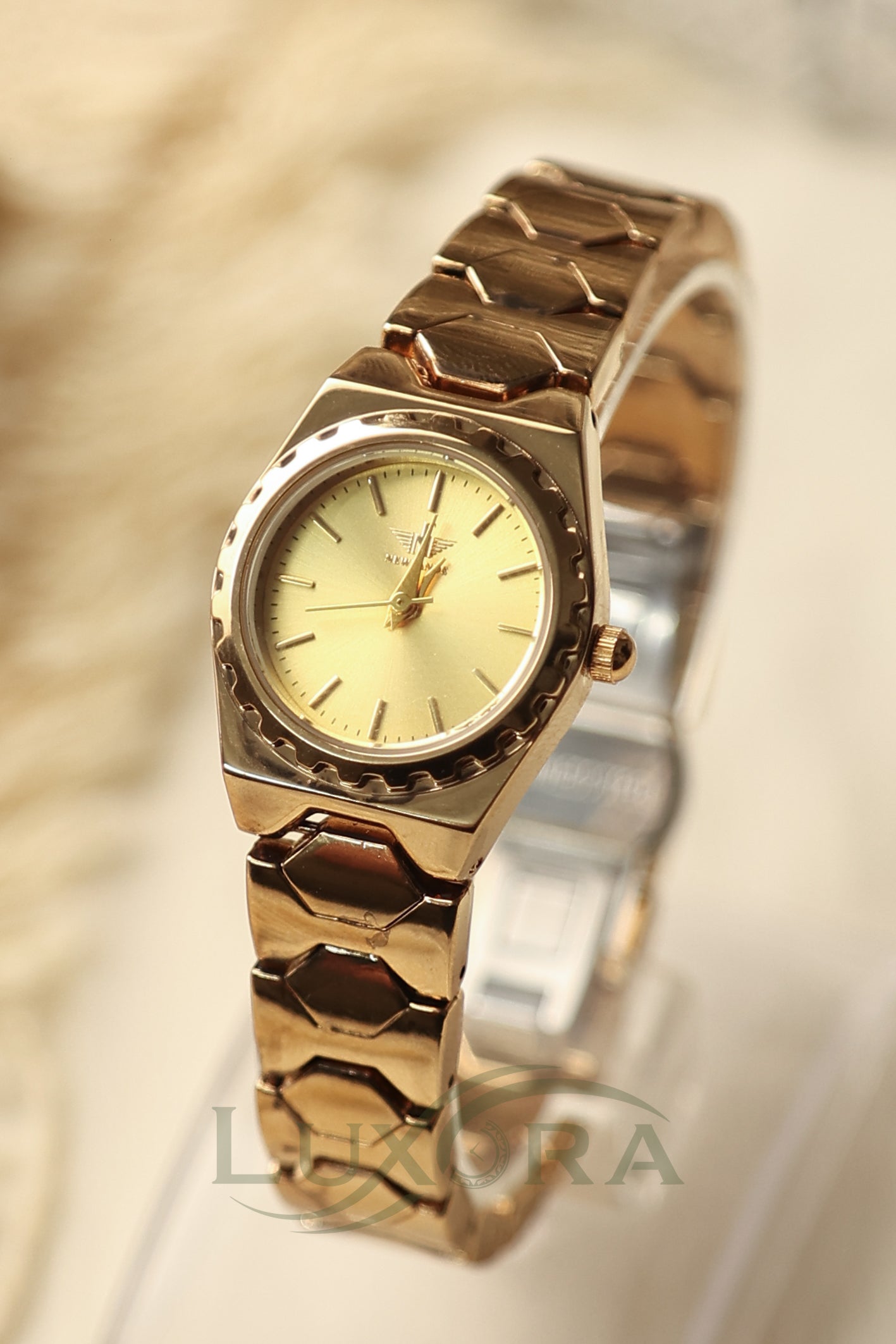 Luxora Vintage Gold