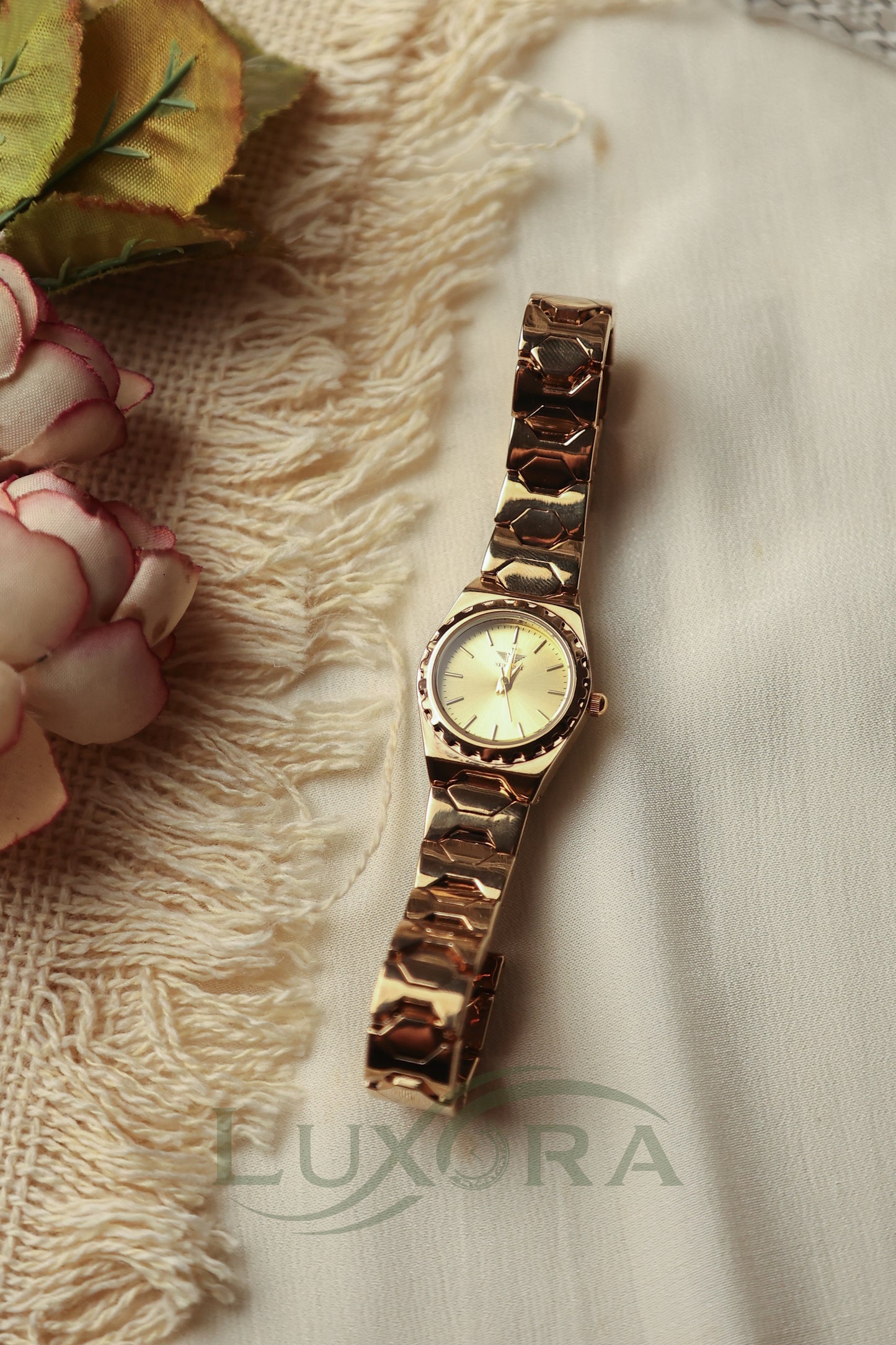 Luxora Vintage Gold