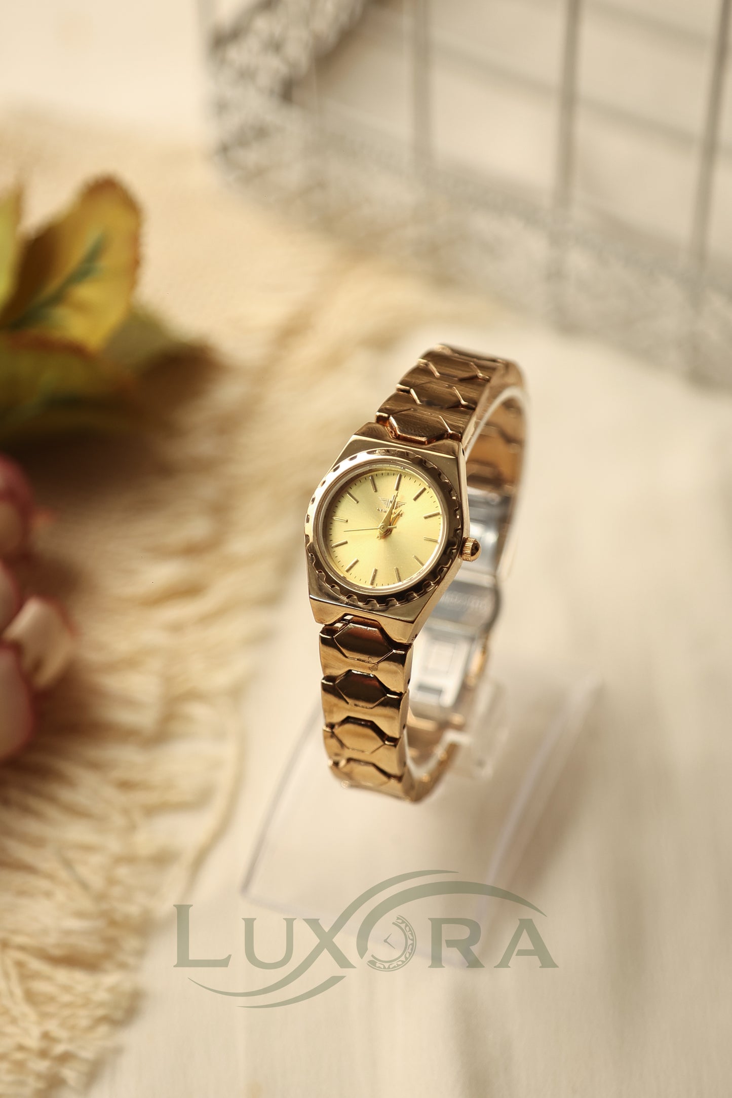 Luxora Vintage Gold