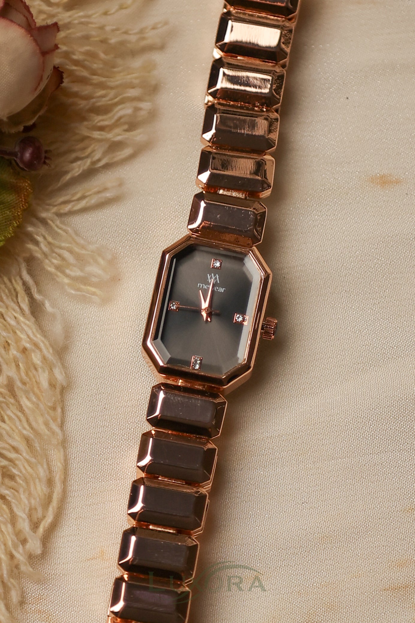 MW Etoile Black dial