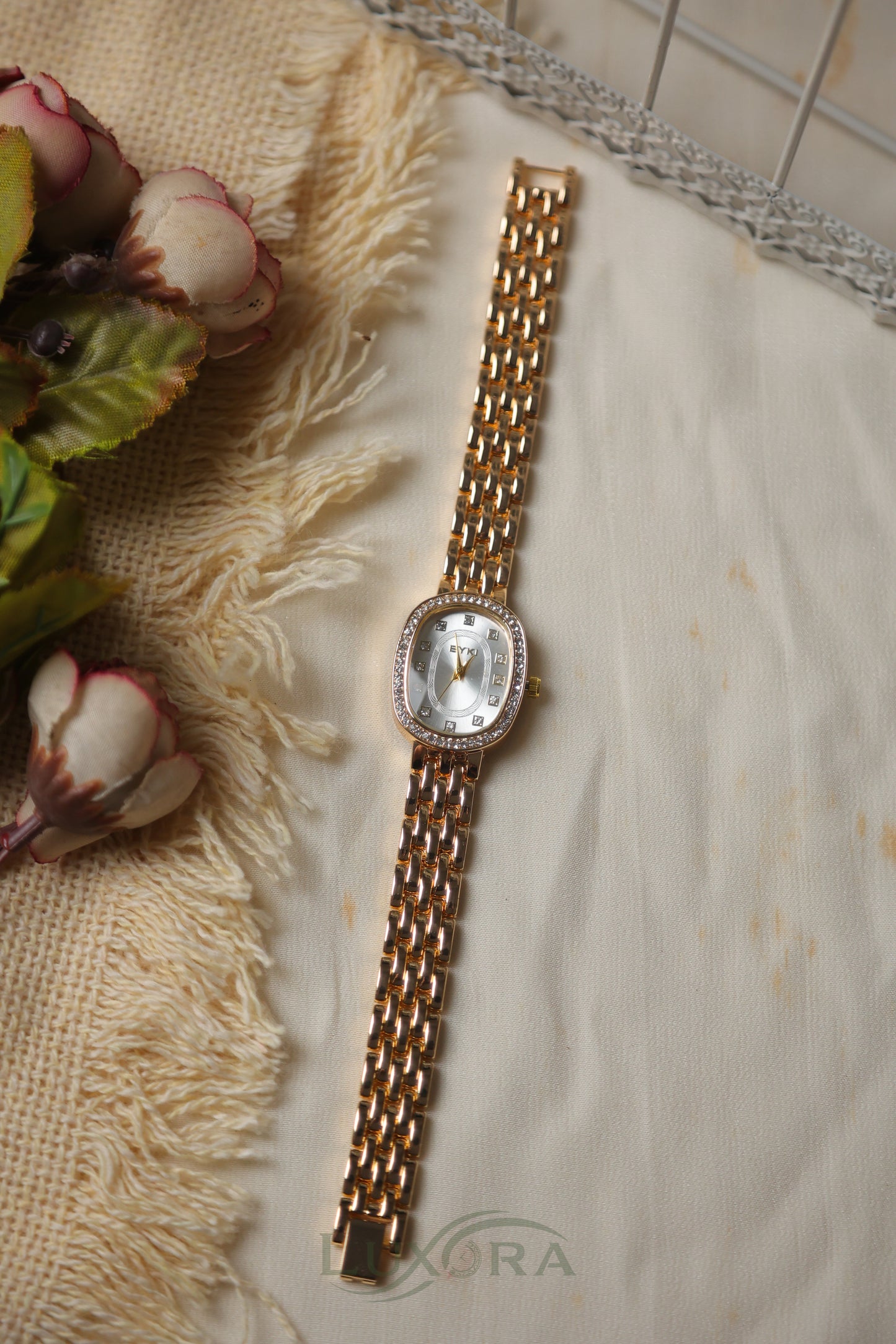 Eyki Oval Crystal