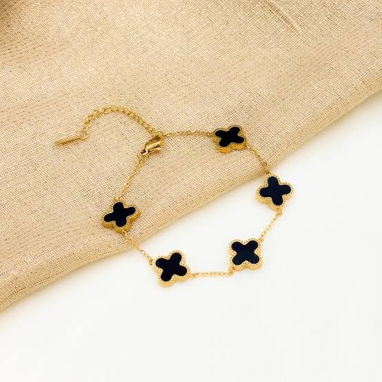 Four Leaf Clover Bracelet (black)