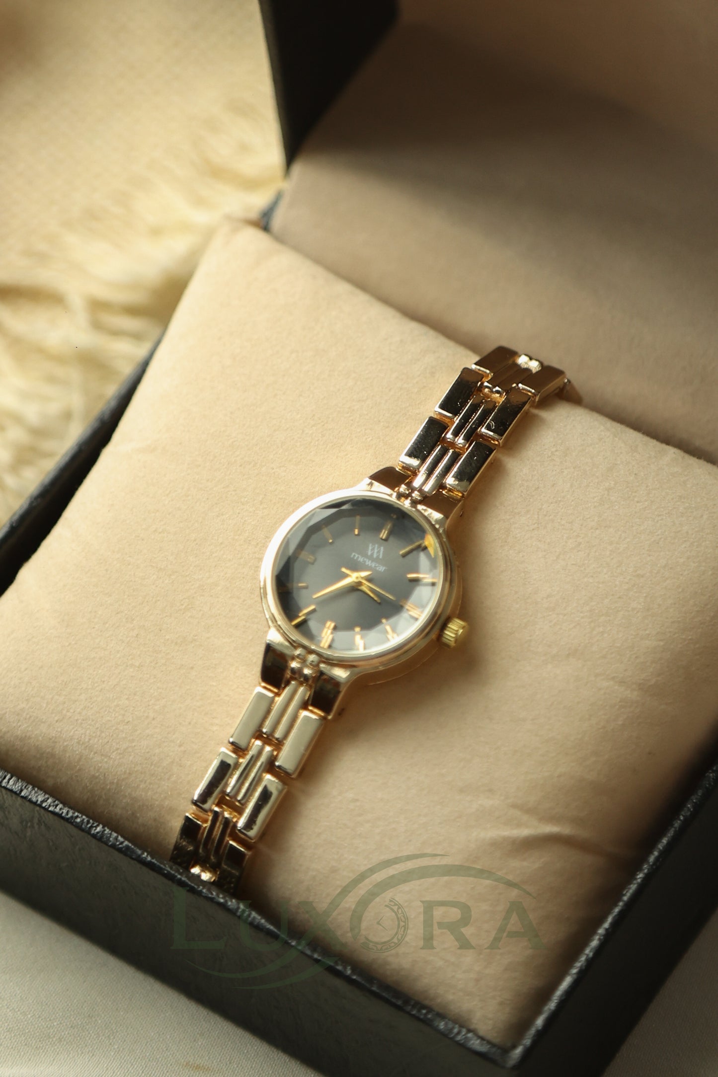 MW mini black dial