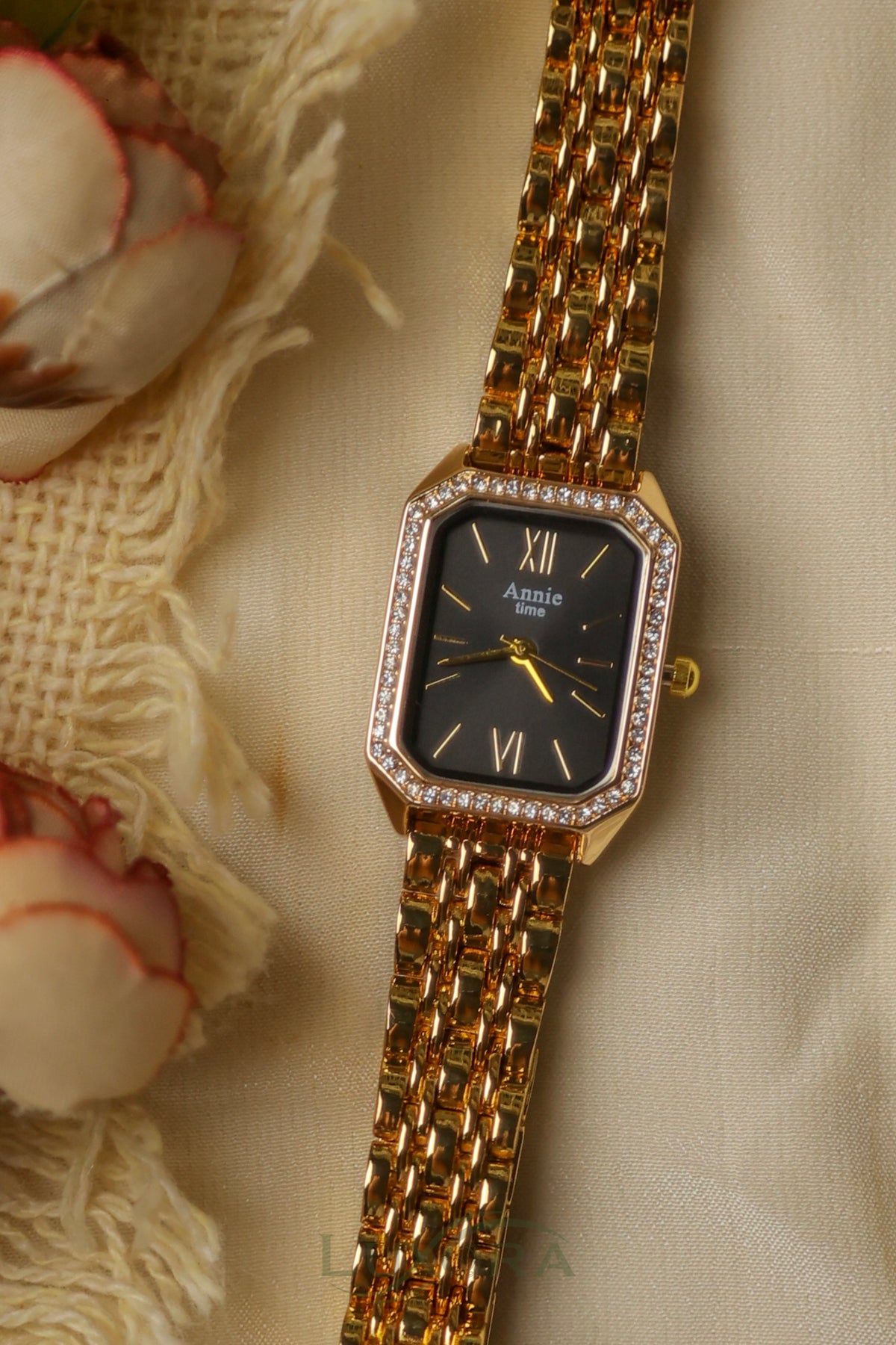 Annie Gold Black